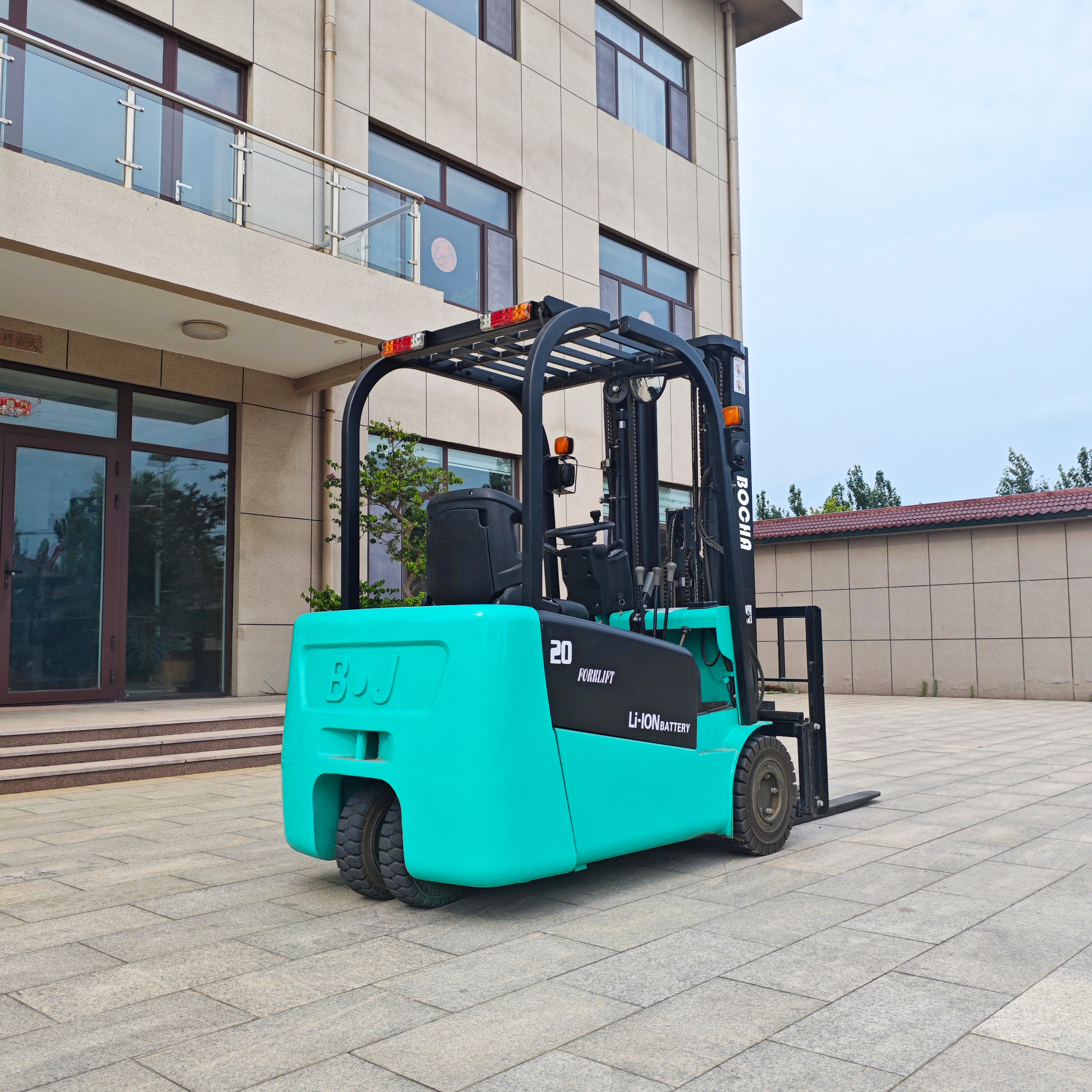 2t small three wheel high hydraulic loading and unloading fork factory direct sales