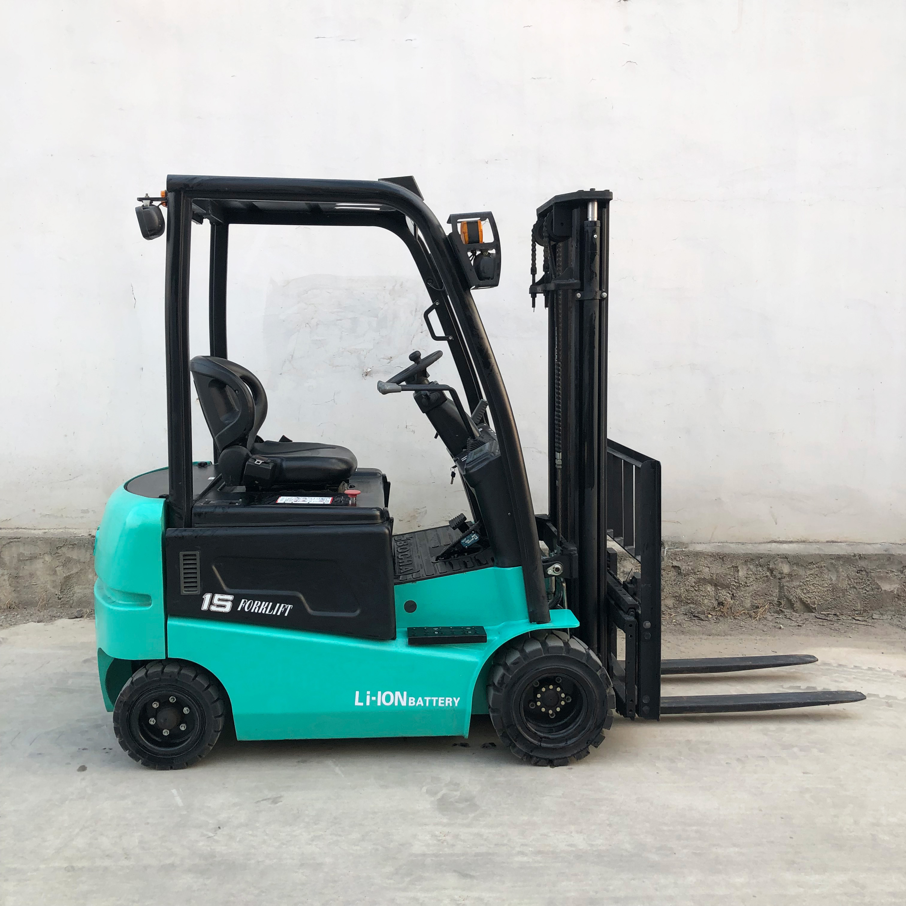 1.5T lithium battery small forklift balanced weight wear-resistant stack high loading unloading truc