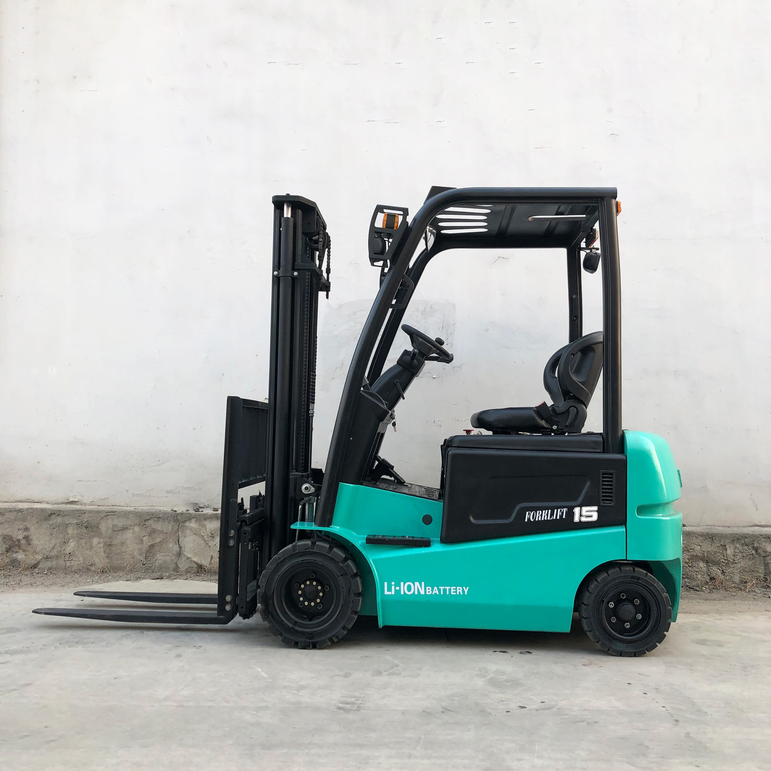 1.5T lithium battery small forklift balanced weight wear-resistant stack high loading unloading truc