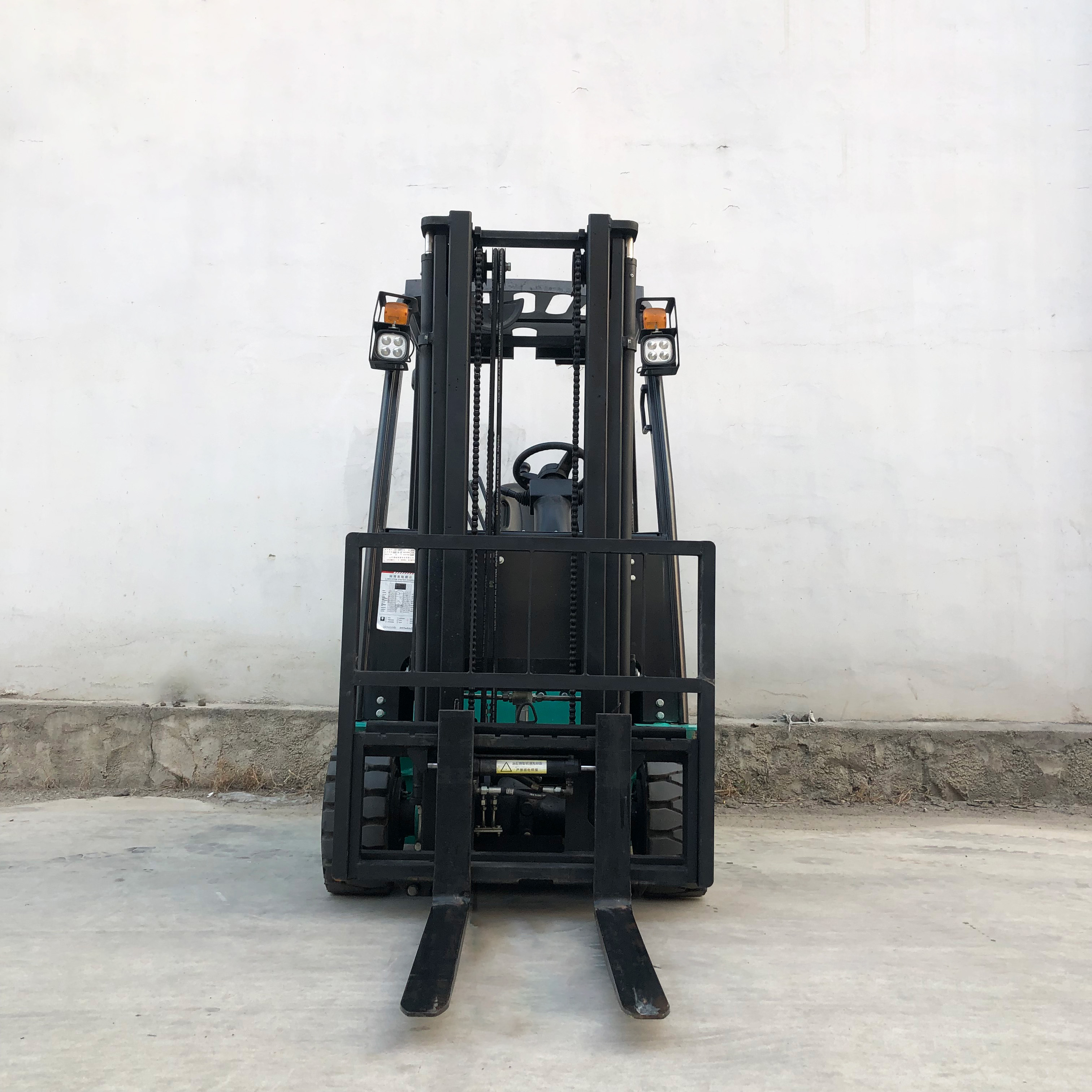 1.5t electric forklift new four-wheel hydraulic lithium battery manufacturer direct sales