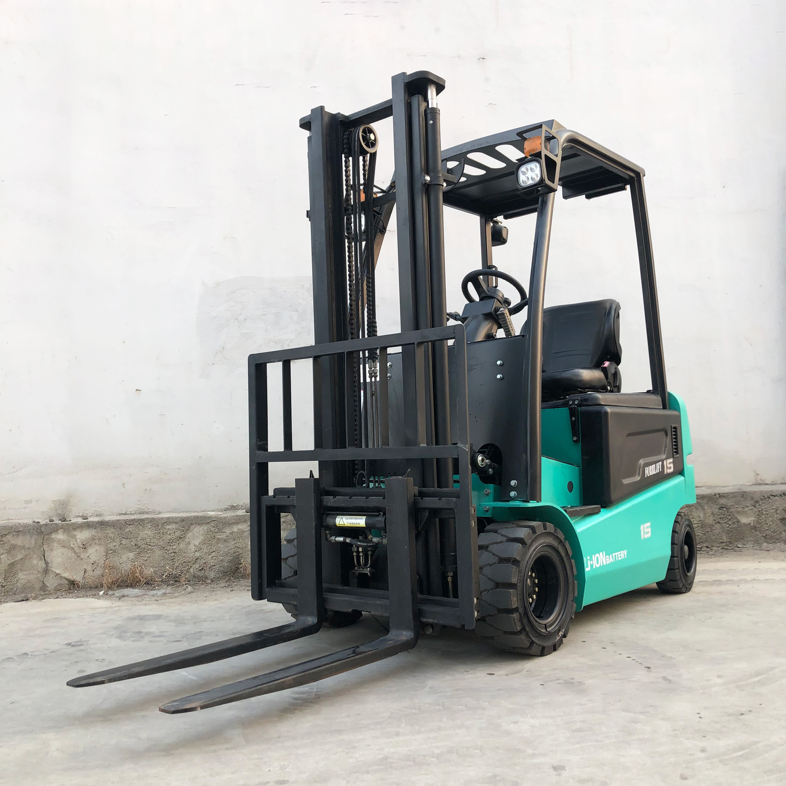 1.5t electric forklift new four-wheel hydraulic lithium battery manufacturer direct sales