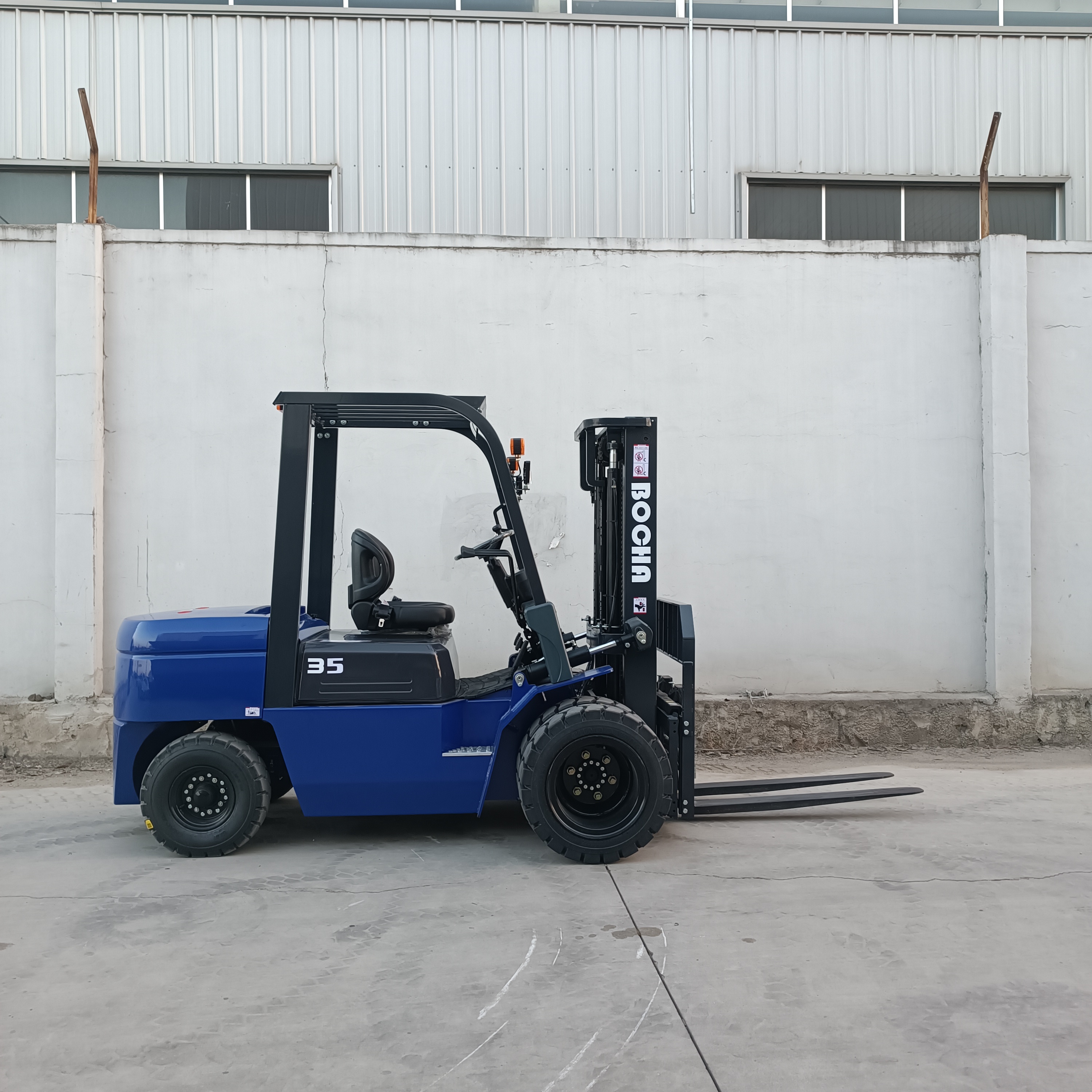 Small diesel forklift with 3.5-ton inter